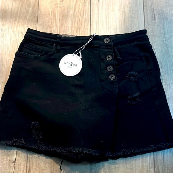 Umgee Black Jean Distressed Mini Skort Junior Size 5 - Picture 1 of 5